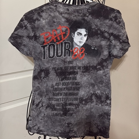 Michael Jackson ‘88 Black and Gray Graphic T-Shirt - Picture 3 of 3